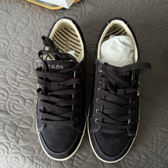 Women’s Taos shoes 9.5W - Picture 1 of 4